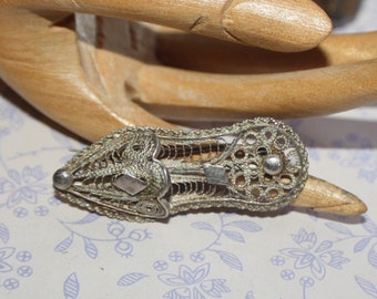 Silver Shoe Brooch - Lovely Vintage Sterling Silver Filigree Shoe/Slipper Brooch