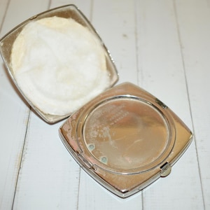 Vintage Stratton Compact - Charmigt självkomprimerande puderkompakt med innehåll
