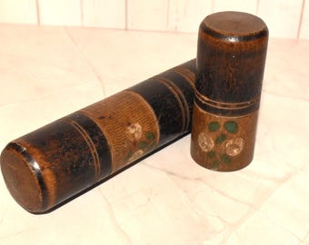 Antieke naaldenkoker - prachtige Victoriaanse grote houten gedraaide folk/tramp Art Treeen etui/sigarenkoker met handgeschilderde bloemen