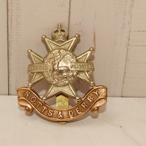 Military Cap Badge - WW2 Sherwood Foresters&#39; Notts & Derby Military Badge