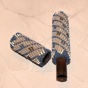 Estuche victoriano con cuentas: portaagujas antiguo