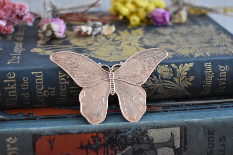 Modèle de papillon antique Magnifique modéliste en cuivre avec beaucoup de détails pour la broderie / courtepointe image 3