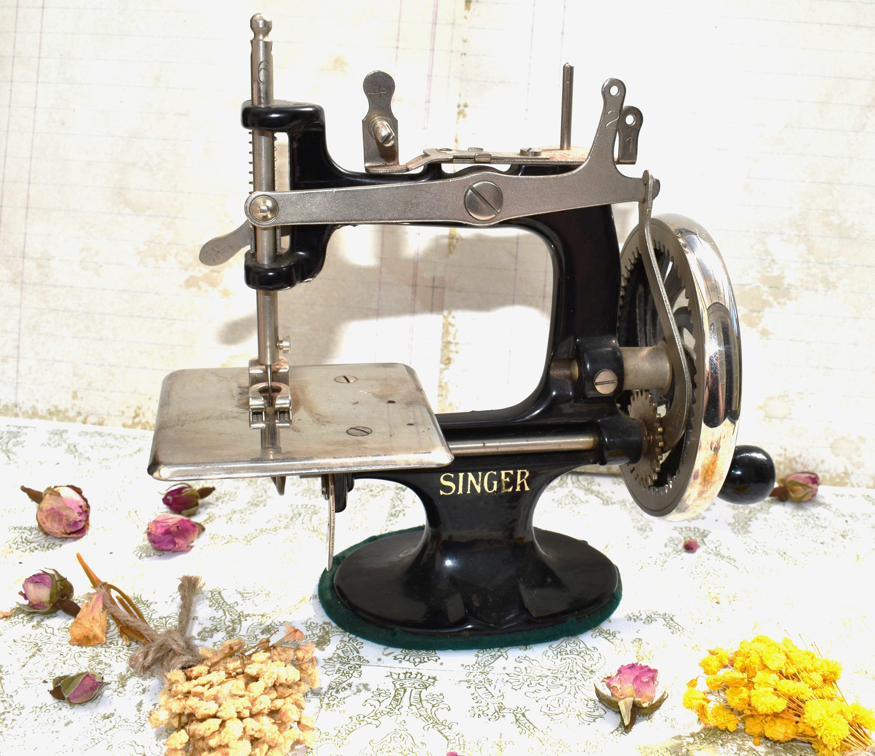 Antigua máquina de coser en miniatura Singer Gorgeous Singer - Etsy México