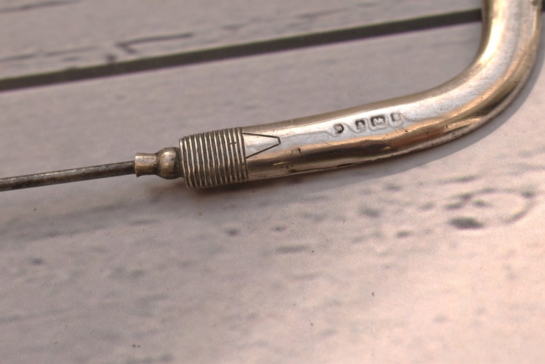 Edwardian Silber Hockey Stick Hutnadel - Birmingham Hallmarked Schmuck Bild 8