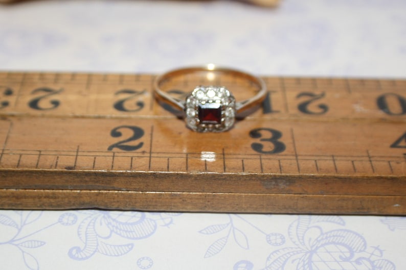 Gorgeous 9 ct Gold Hallmarked Garnet Cluster Dress Ring Size T Chester 1959 Charles Lyster /& Son
