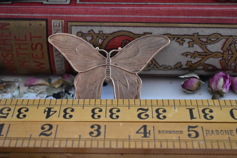 Modèle de papillon antique Magnifique modéliste en cuivre avec beaucoup de détails pour la broderie / courtepointe image 2