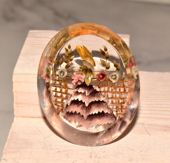Broche Ancienne Art Déco - Sculpture Inversée En Lucite Avec Fleurs - Métal - Occasion