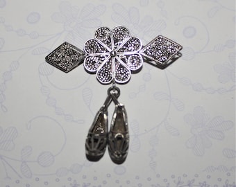 Sterling Silver Shoes Brooch - Lovely Vintage Filigree Shoes/Slippers Dangling Brooch