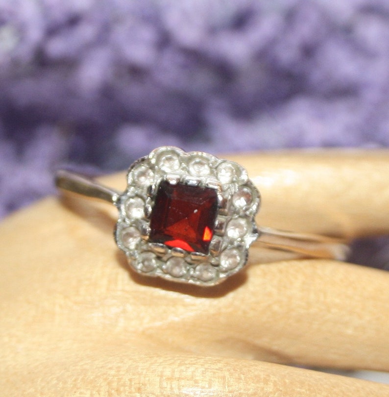 Gorgeous 9 ct Gold Hallmarked Garnet Cluster Dress Ring Size T Chester 1959 Charles Lyster /& Son