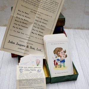 Famílias Felizes de 1938 - Maravilhoso conjunto de cartas antigas com 12 famílias grotescas diferentes e cartas substitutas raras e datadas com instruções