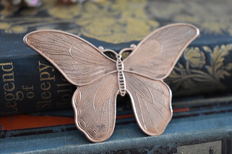 Modèle de papillon antique Magnifique modéliste en cuivre avec beaucoup de détails pour la broderie / courtepointe image 1