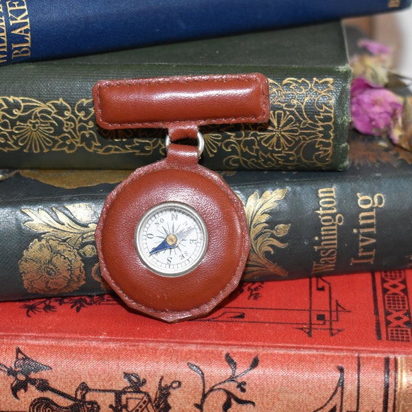 Français Broche Compass - Merveilleuse Antique Antique Nurse Watch Design Leather Bound