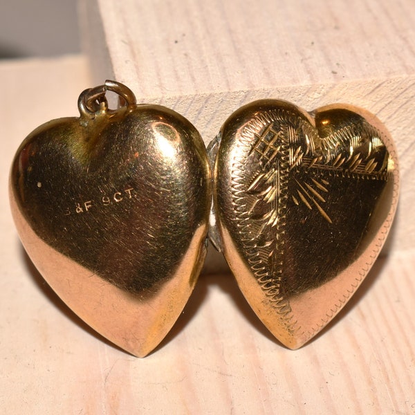 9 Ct Gold Victorian Heart Locket - Beautiful Antique Sweetheart Art Nouveau Etched Gold Front and Back