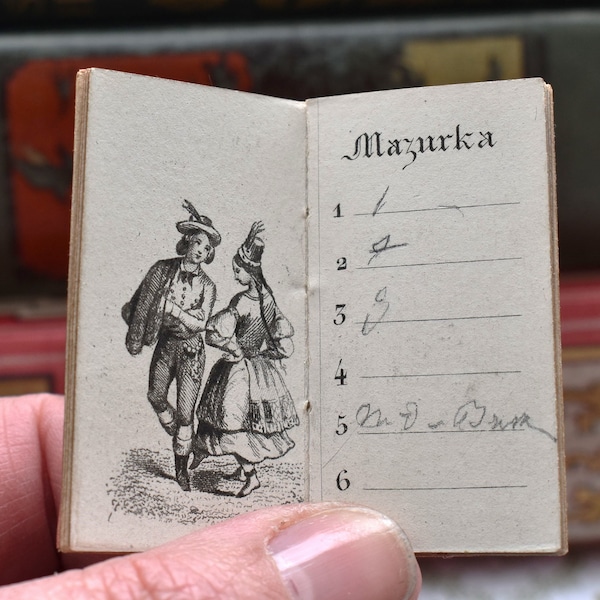 Aide-mémoire exquis - Étui à cartes de danse antique rare en argent et papier mâché avec crayon et notes de Mazurka avec entrées originales