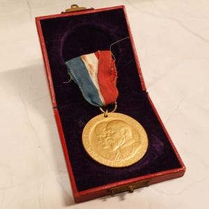Boxed Edward VII Coronation Medal - Wonderful King and Queen Coronation Double Sided with Ribbon and Dated Original Box