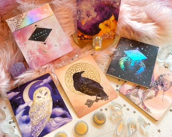 Baralho de aliados cósmicos - Baralho de cartas e livro de arte de altar - Baralho de tarô, Baralho de oráculo, Astrologia - Sol, Lua, Vênus, Júpiter, Gato, Corvo, Coruja, Raposa