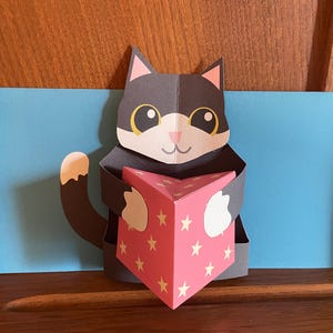 Pop Up 3D Cat Peaking Over Present Greeting Card! PopUp Christmas Winter Handmade