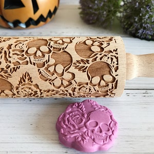 Engraved skull rolling pin , skull on cookies , Halloween treats