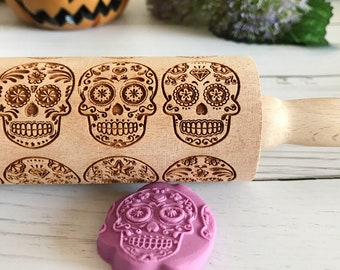 Engraved skull rolling pin , skull on cookies , Halloween treats