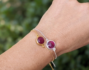 Pulsera de rubí circular / Pulsera ajustable / Oro y plata / Piedra natal de julio / Joya elegante para ella / Regalo de aniversario