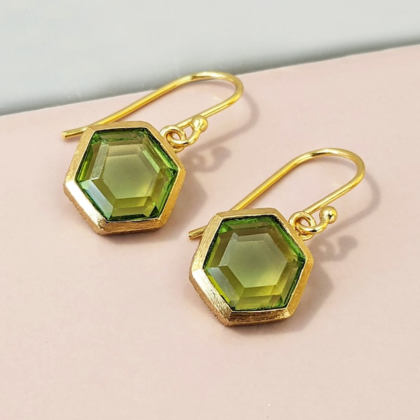 Hexagon Peridot Gold Earrings. Dangle Drop earrings for women. Geometric jewellery. August Birthstone. Jewelry gift for Her. Green Stone