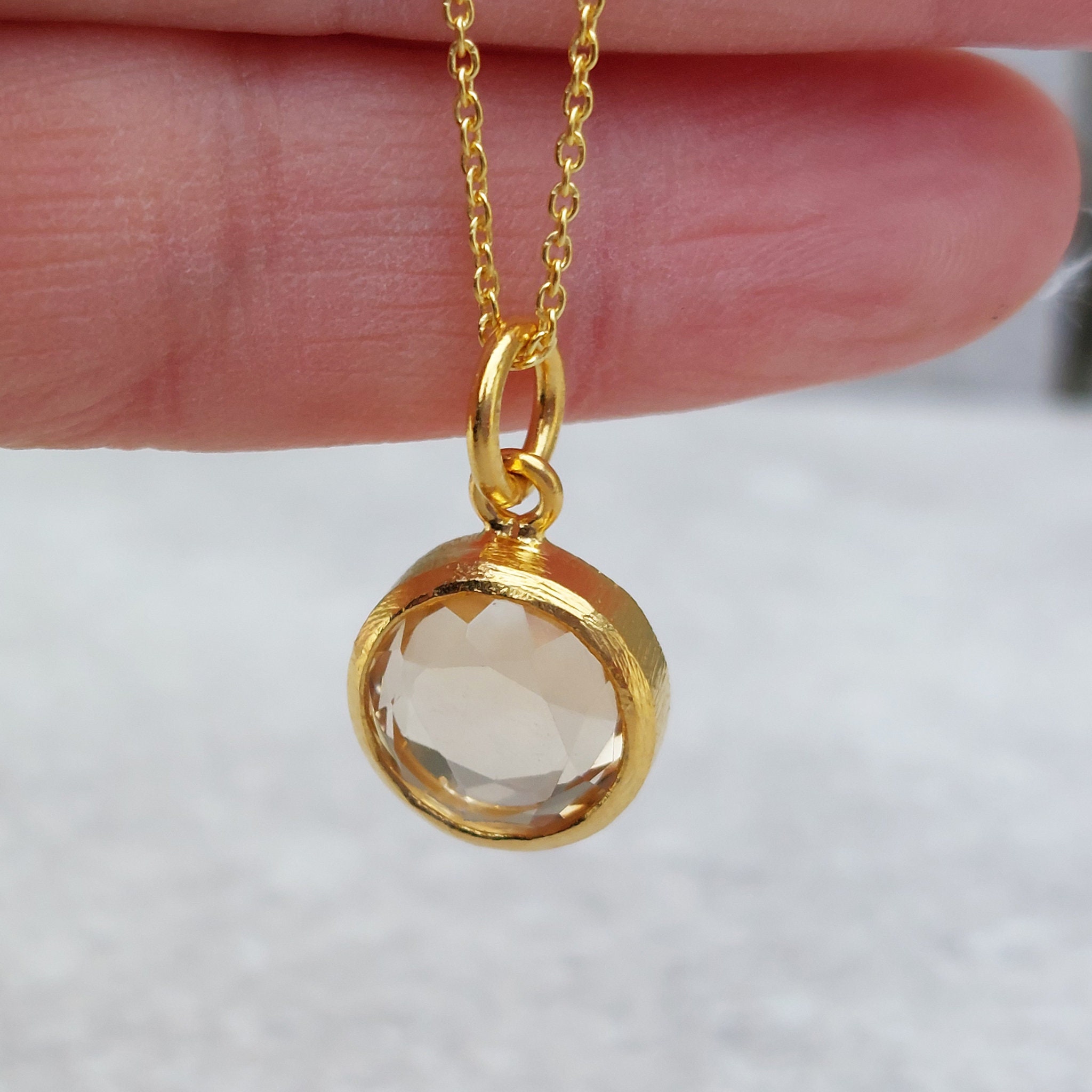 Ciondolo con citrino a taglio rotondo · Collana con pietra