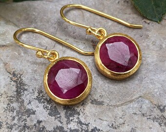 Round Ruby Gold Earrings. Dangle Drop Circle earrings for women. Geometric jewellery. July Birthstone jewelry gift for Her, Wife. Red Stone.