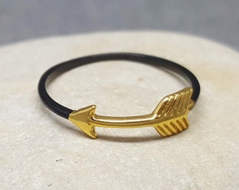 Arrow Ring. Mini Ring. Tiny Arrow Ring. Gold Ring. InkaCreations. Little Arrow Ring. Gift for lover. Mother. Daughter. Mother's day. Black