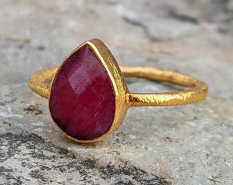 Ruby Gold Ring. Women's gold rings. Birthstone Ring. Gift Mother's Day. Gift for her. Ring for women. July Birthstone. Valentines gift