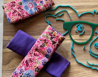 Fundas reversibles para arnés Pavlik (7 unidades) - diseño floral multicolor sobre magenta/violeta