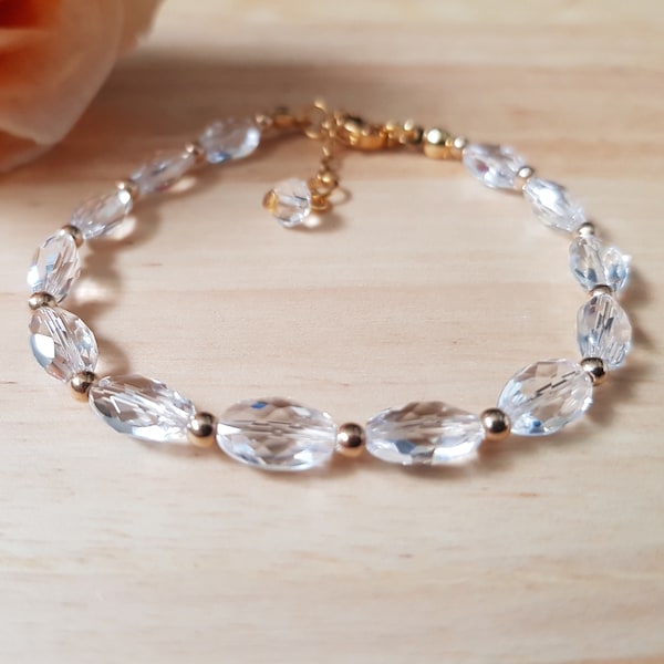 Bracelet extensible serti de perles transparentes ovales