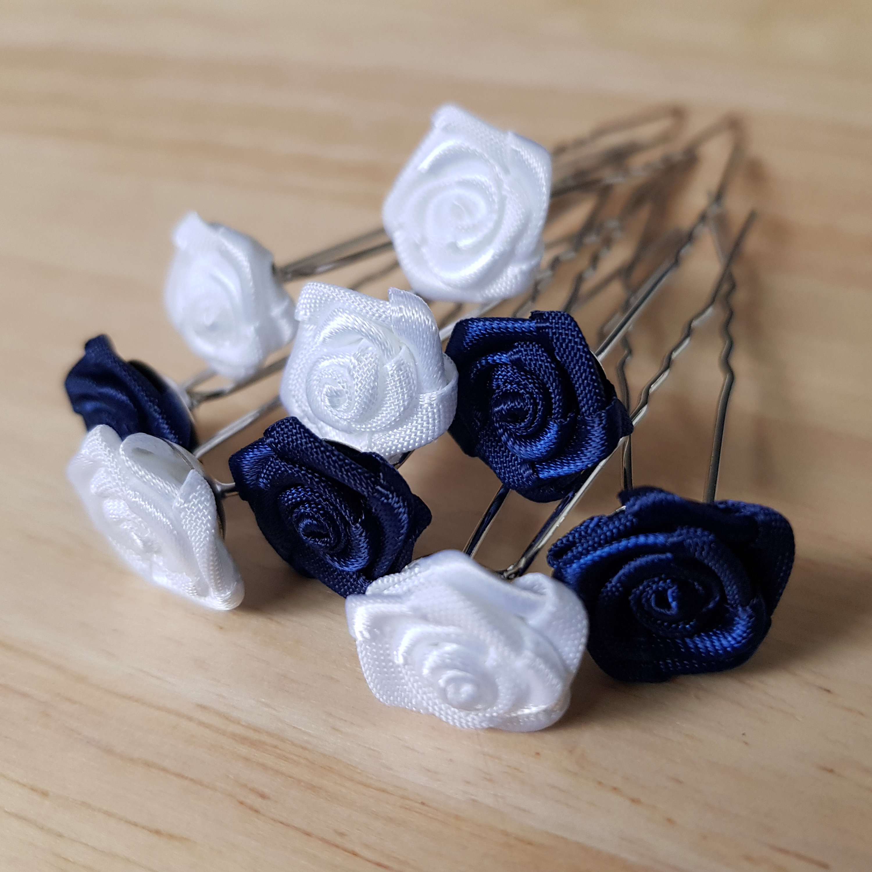 Pic à chignon mariage fleur en organza bleu et blanc : accessoires