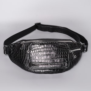 Riñonera de piel de cocodrilo hecha a mano: lujosa y exótica, con cinturón ajustable para hombre.