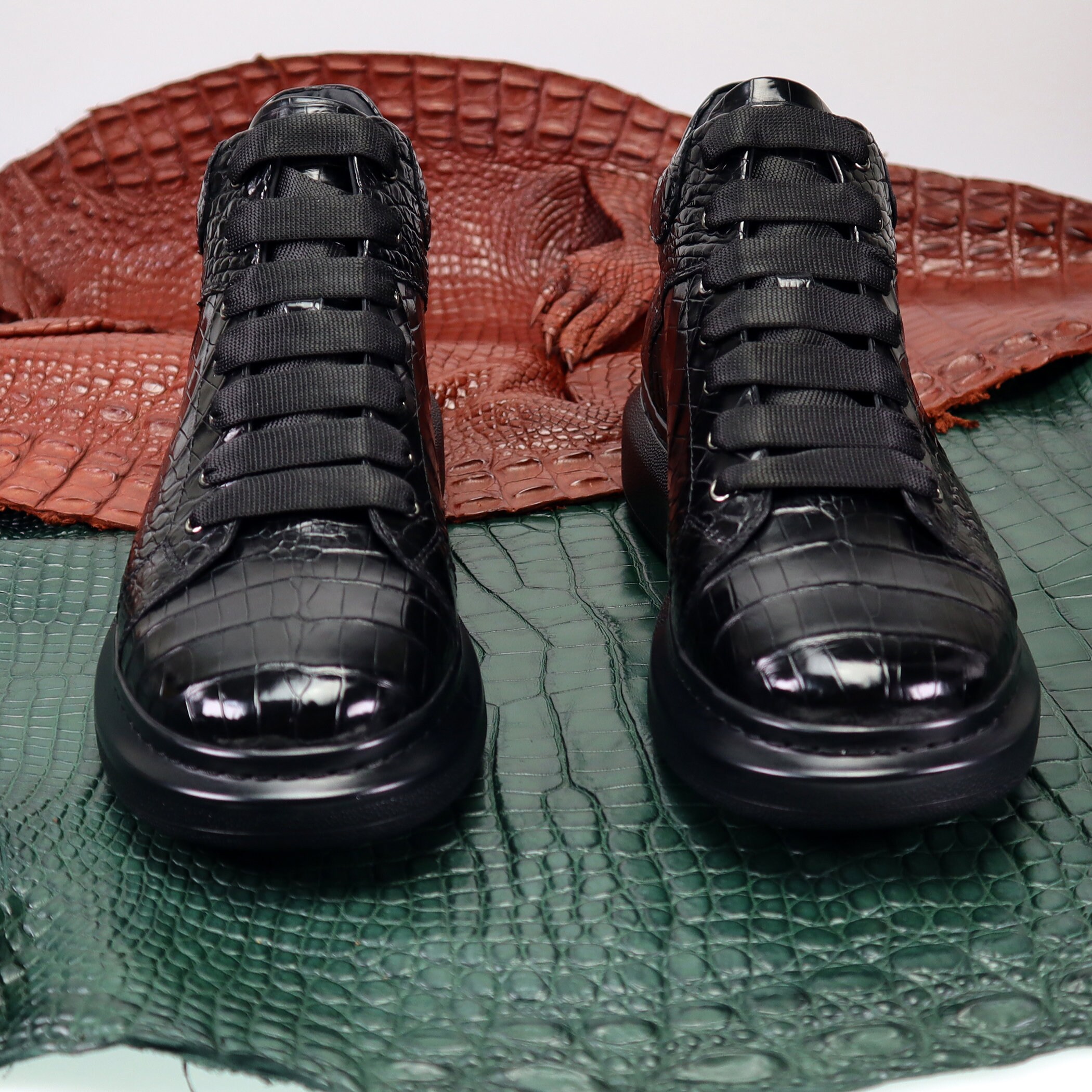 靴 \"BELLY BUTTON\" Black Leather Sneaker Belly Button Platform Sneakers by Tokyo Bopper Detailed
