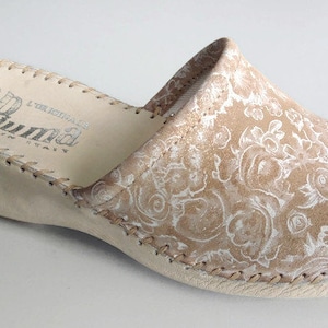 Handmade women&#39;s slippers in real leather