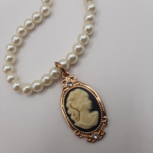 Perlenkette mit Anhänger Kamee Cameo Kette