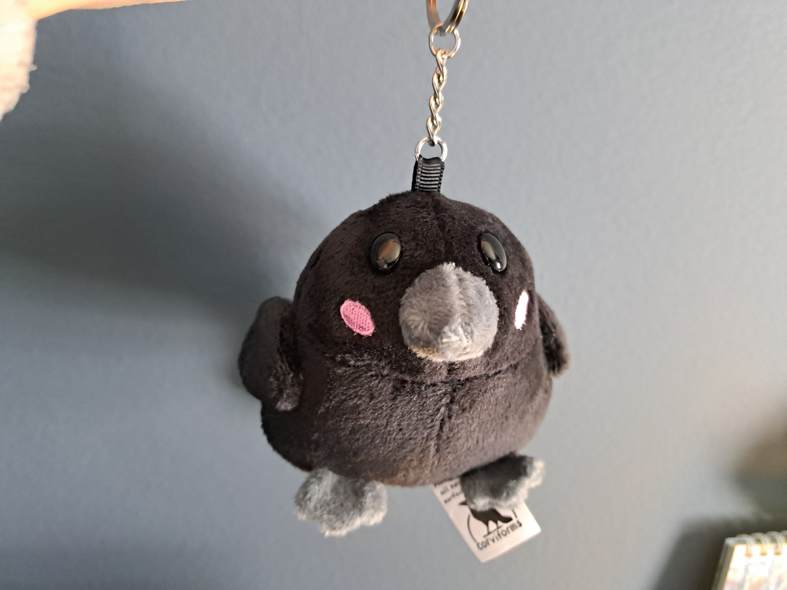 artist komplex カラスぬいぐるみ キーホルダー 韓国 il_fullxfull.5817686951_jtmm.jpg