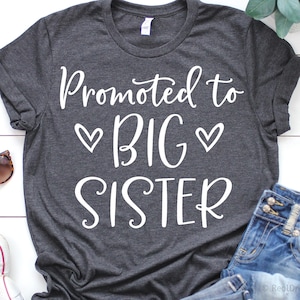 Promu à Big Sister Svg, Grossesse Svg, Annonce de grossesse Grande Soeur Shirt Svg, Baby Shower Svg Cut Files pour Cricut, Png, Dxf