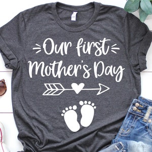 Nuestro primer día de la madre Svg, mami y yo Svg, recién nacido 1st Madres Día Svg, lindo bebé Svg, Cuerpo de niño pequeño Svg archivo para Cricut, Png, Dxf