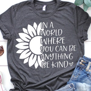 Vriendelijkheid Zonnebloem Svg, In een wereld waar je alles kunt zijn, wees vriendelijk Svg, Amerika Svg, Leraar, Kind Shirt Svg Cut File voor Cricut, Png, Dxf