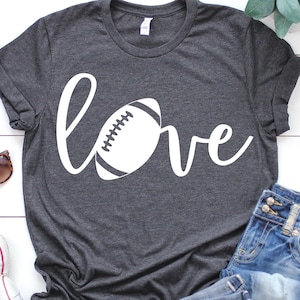 Love Football Svg, Camisa de futebol engraçada, Football Love Svg, Dia de jogo de outono, Kids Svg, Plain Svg, Girl Mom Football Svg para Cricut, Png, Dxf
