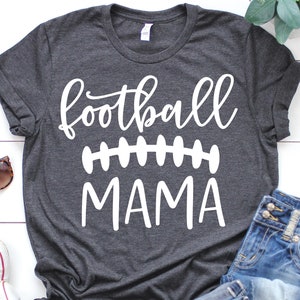 Football maman Svg, Svg football, football maman chemise Svg, Svg le jour du match, son plus grand fan, coutures football Svg fichiers coupe pour Cricut, Png, Dxf