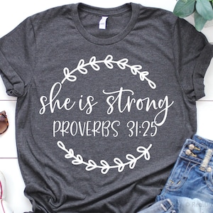 Ella es fuerte Svg, Citas de la Biblia Svg, Escritura Svg, Christian Svg, Proverbios Svg, Jesús Versículo Svg Archivos cortados para Cricut, Png, Dxf