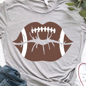 Fußball Lippen Kunst, lustige Fußball Fan Kunst, Fußball Illustration, lustige Fußball Shirt Illustration, Mädchen Lippen Fußball geschnitten Dateien für Cricut, Png, Dxf