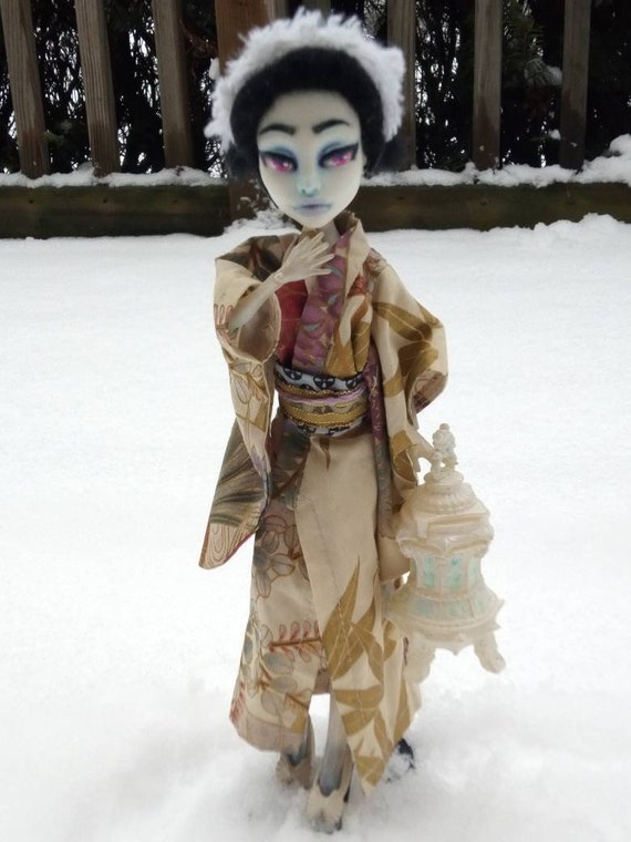 monster high snow girl