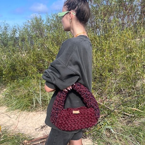 Gehäkelte Handtasche, gehäkelte Tasche, handgemachte Häkeltasche, Geschenk für sie, gehäkelte Tasche, bordeauxfarbene Handtasche, Schultertasche, chunky bag, Polyesterseil