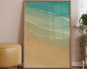 Puede incluir: Una impresión artística enmarcada que representa una escena de playa desde una perspectiva aérea. La obra presenta una orilla arenosa, agua turquesa y pequeñas figuras de personas en el océano. El marco es de color marrón claro y la estética general es minimalista.