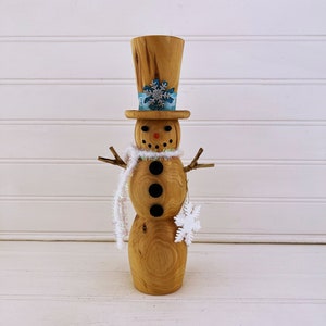 Gedrechseltes Holz, Schneemann - Handgedrehter Schneemann aus Eldarica Kiefer, primitive Weihnachtsdekoration, Winterschmuck, Schneemanndekor, Waldschneemann