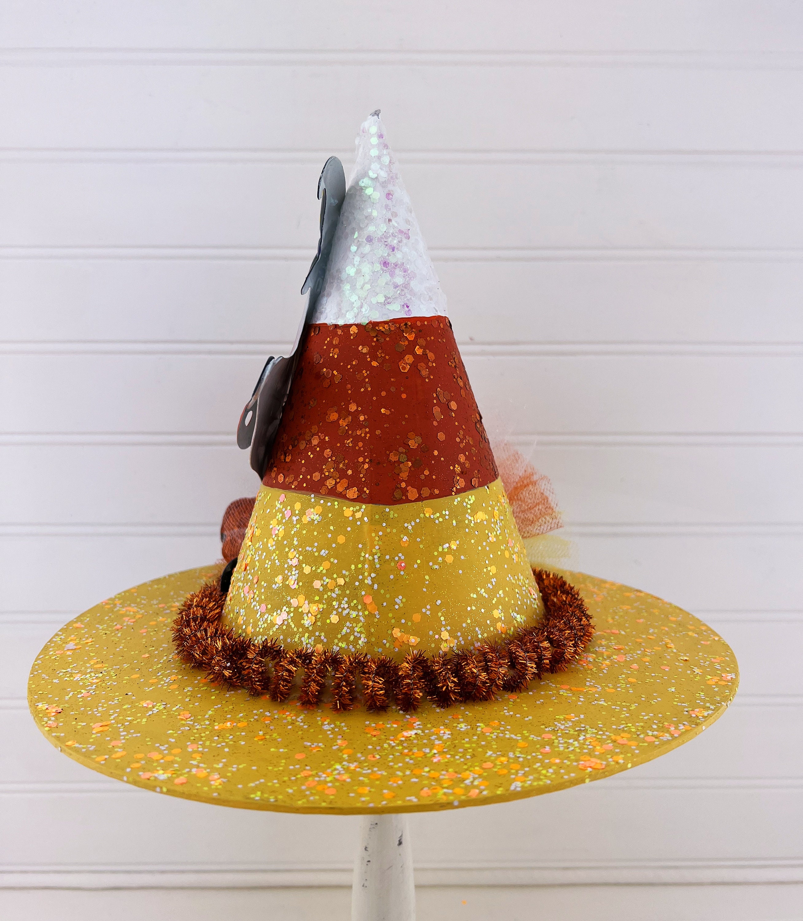 Lot de 8 chapeaux de sorcière d'Halloween à suspendre - Décoration d'Halloween pour intérieur ou extérieur, porche, jardin, cour, fête, 4 couleurs