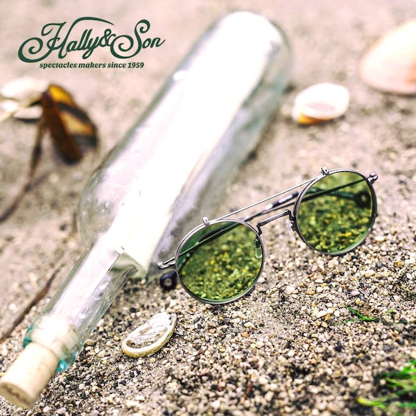 Small retro round sunglasses in gray metal Vintage Style 70s Hally & Son - engraved green lenses with lift-up clip - new